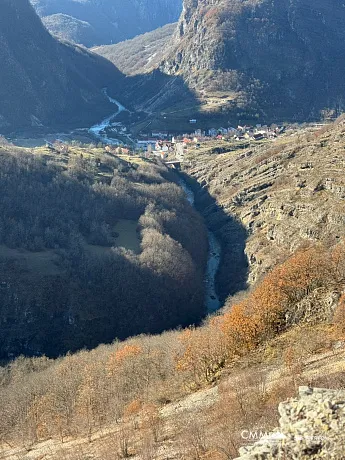 Geräumiges Berggrundstück in Unberührter Natur – Perfekt für Verschiedene Zwecke